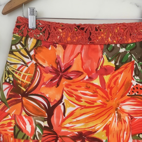 ❤️{3/$25} Pedro Del Hierro Floral Mini Skirt - Picture 3 of 7